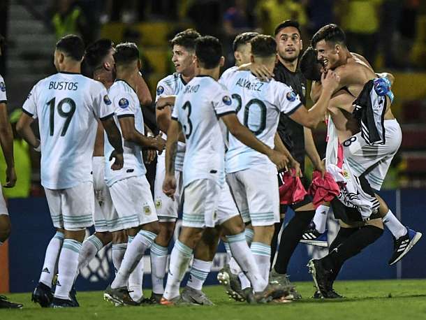 Argentiniens Fußballer lösen Olympiaticket, Brasilien bangt