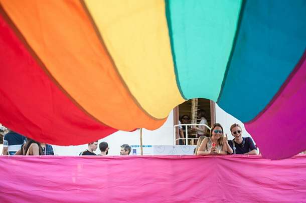 Schweizer stimmen über Gesetz gegen Homophobie ab