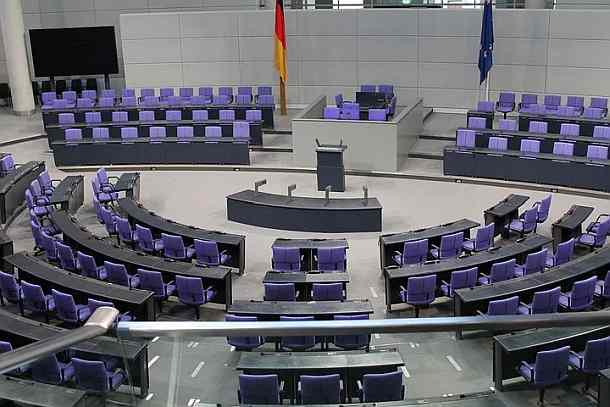 Fraktionen im Bundestag beraten über Corona-Krise