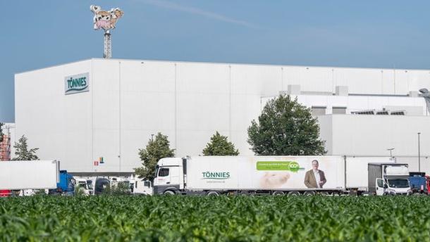 Tönnies- Laschet macht seiner Wut über Fleischfabrikanten Luft