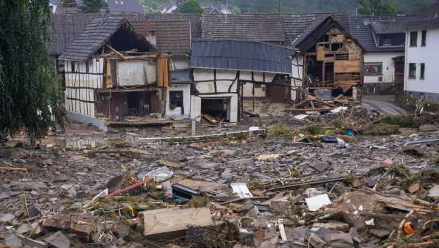 Unwetterkatastrophe,Unwetter,Wetter,Flutkatastrophe,Presse,News,Medien,Hochwasser,Erftstadt_Blessem,Erdrutsch,Heinsberg,Deutschland,Ahrweiler ,Erftstadt,Armin Laschet Flutkatastrophe,Presse,News,Medien,Hochwasser