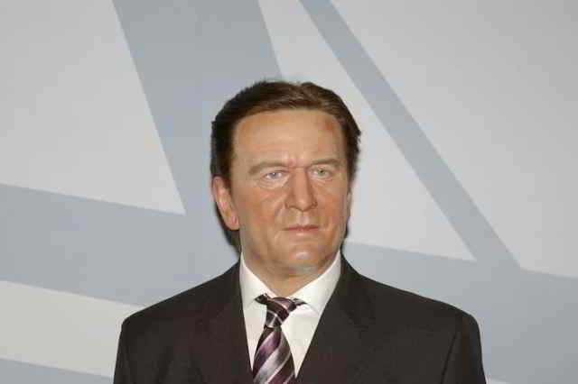 Schröder darf in SPD bleiben – Anwalt zeigt sich erleichtert
