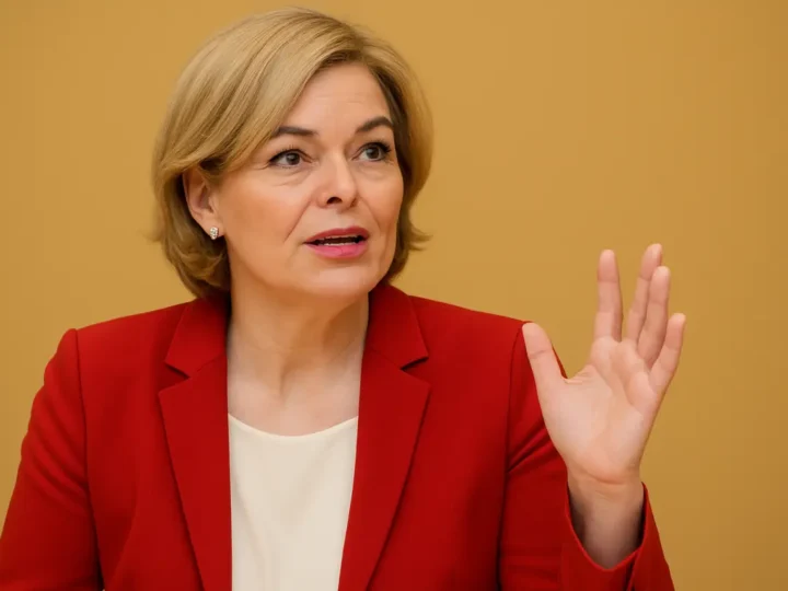 Klöckner verteidigt Amtsführung im Bundestag