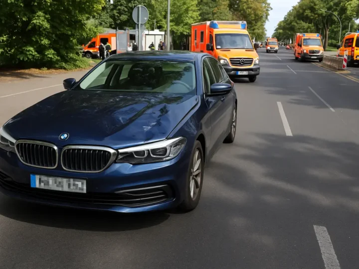 Auto erfasst Kindergruppe in Berlin-Wedding
