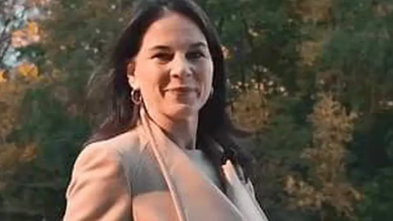 Baerbock in New York bezahlt, aber wofür?