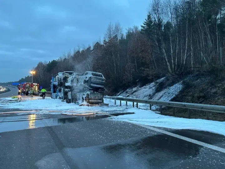 A6 gesperrt: Brand und Eisregen stoppen Verkehr