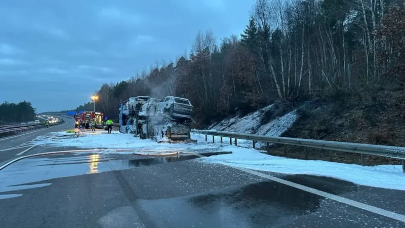 A6 gesperrt: Brand und Eisregen stoppen Verkehr