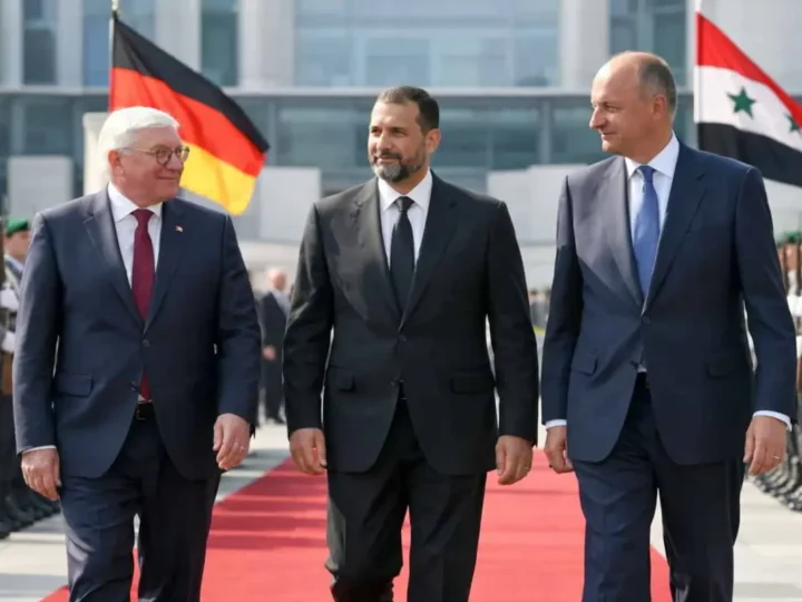 Berlin empfängt al-Schaara: Vorwürfe und Proteste