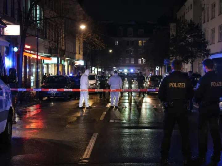 Schüsse in Schöneberg: Täter flüchtig