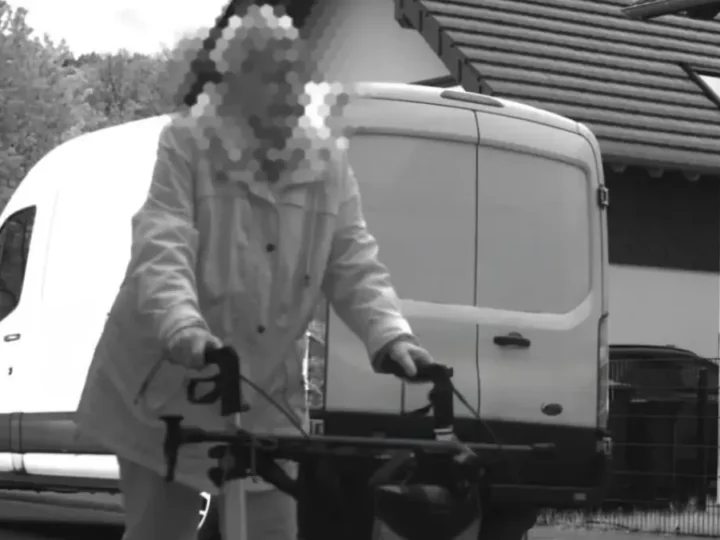 Rollator verdeckt Raser-Kennzeichen