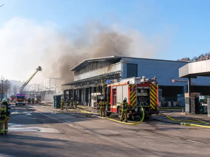 Großbrand trifft Stuttgarter Großmarkt