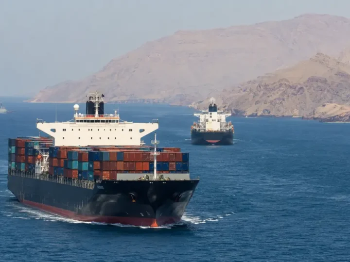 Iran blockiert Hormus – USA starten neue Angriffe