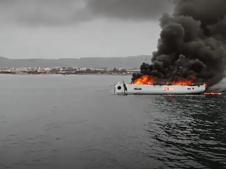 Mallorca Batteriebrand: Elektro-Segelyacht sinkt