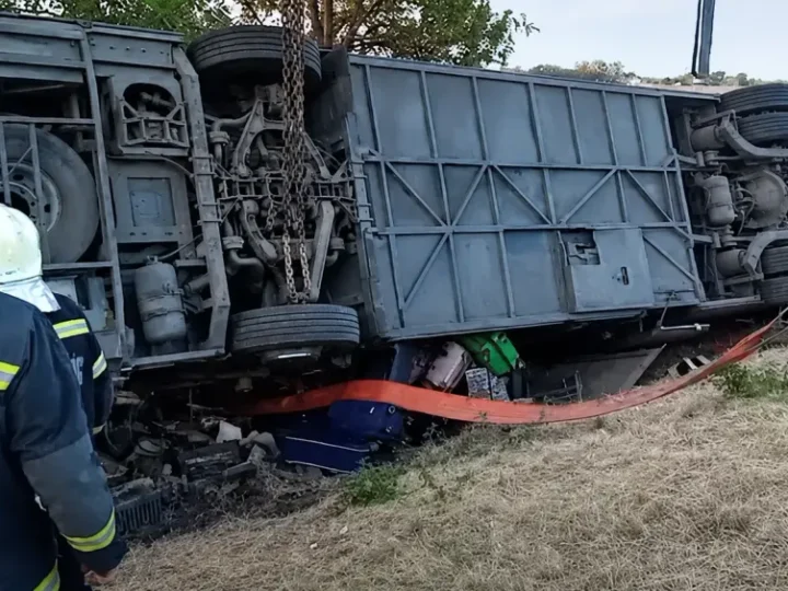 Reisebus-Unfall in Ungarn: Zwölf Tote auf der M3