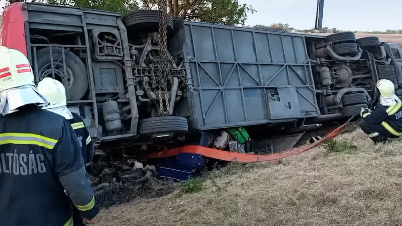 Reisebus-Unfall in Ungarn: Zwölf Tote auf der M3