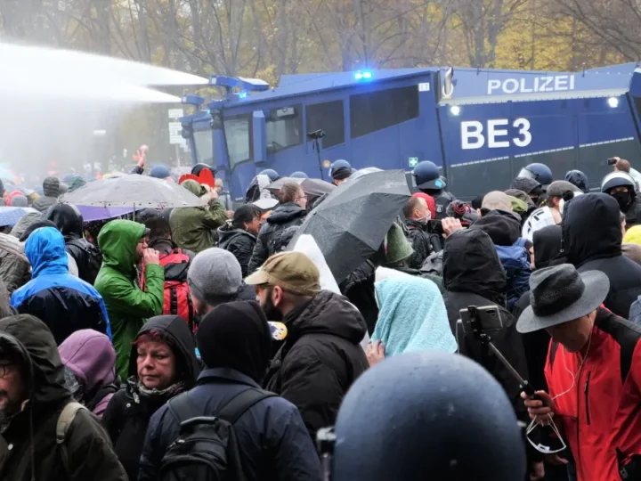 Proteste und Halloween: Berlin plant großen Polizeieinsatz